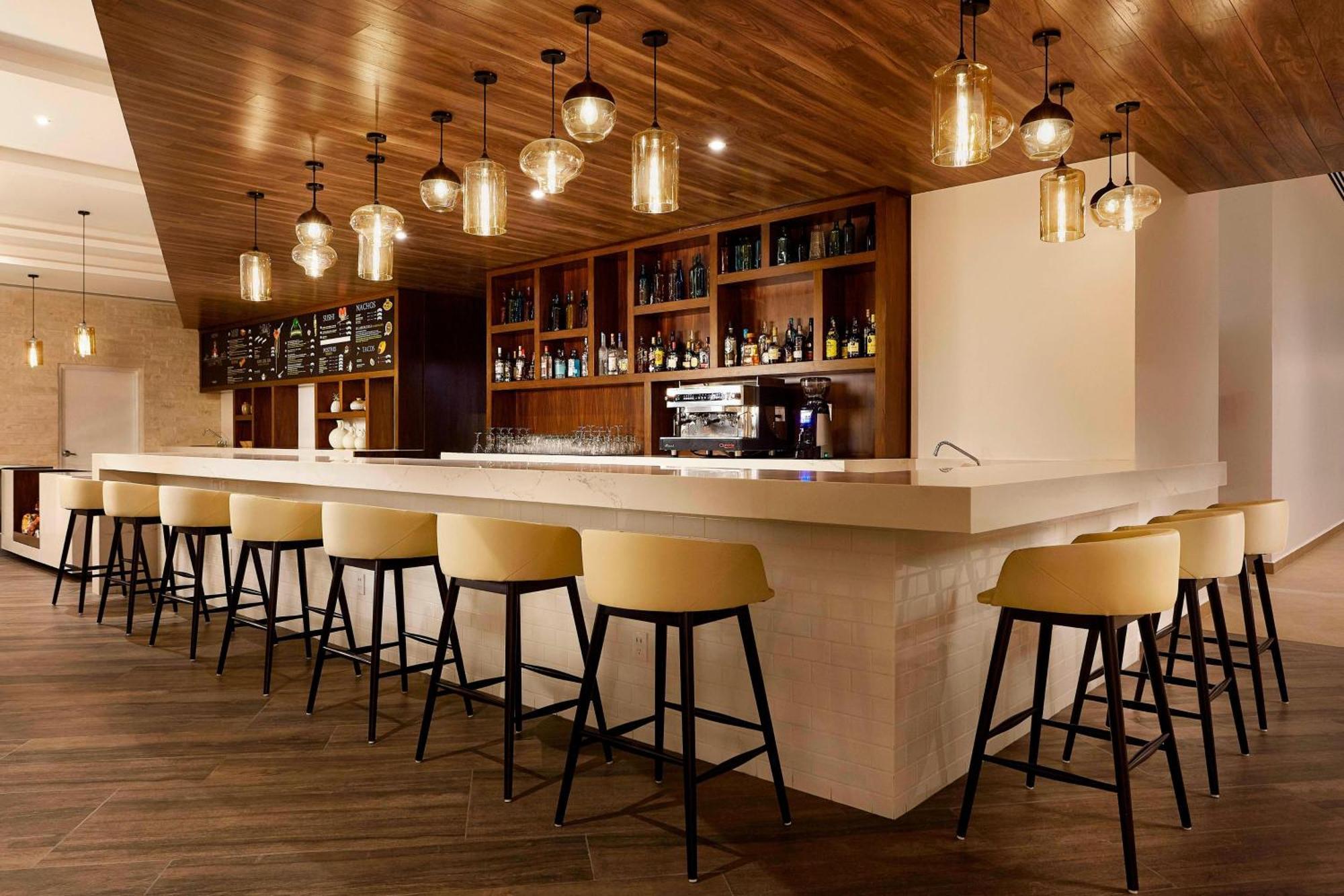 Hotel Fairfield & By Marriott Cancun Airport 4*