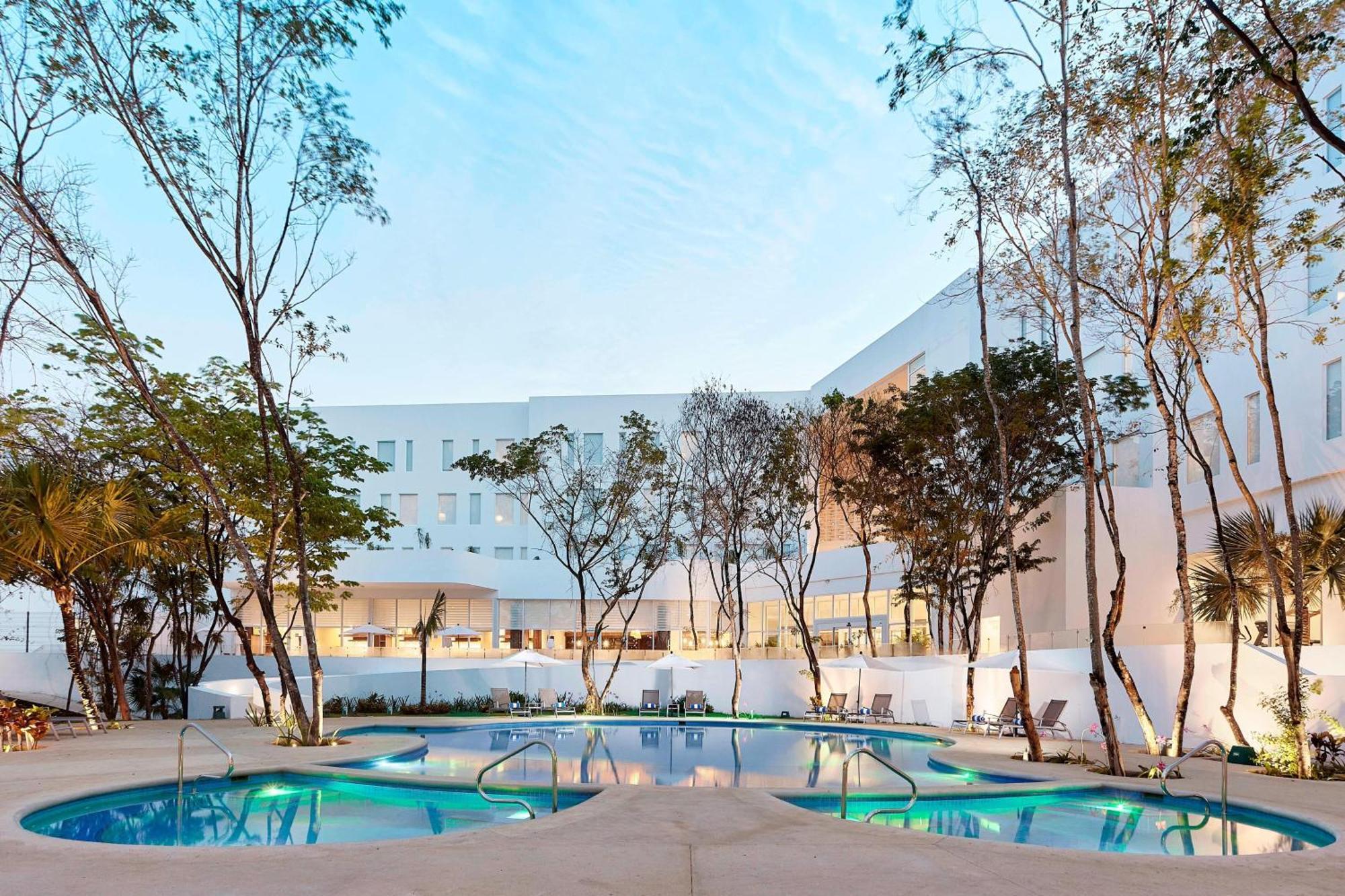 Fairfield & By Marriott Cancun Airport 4*